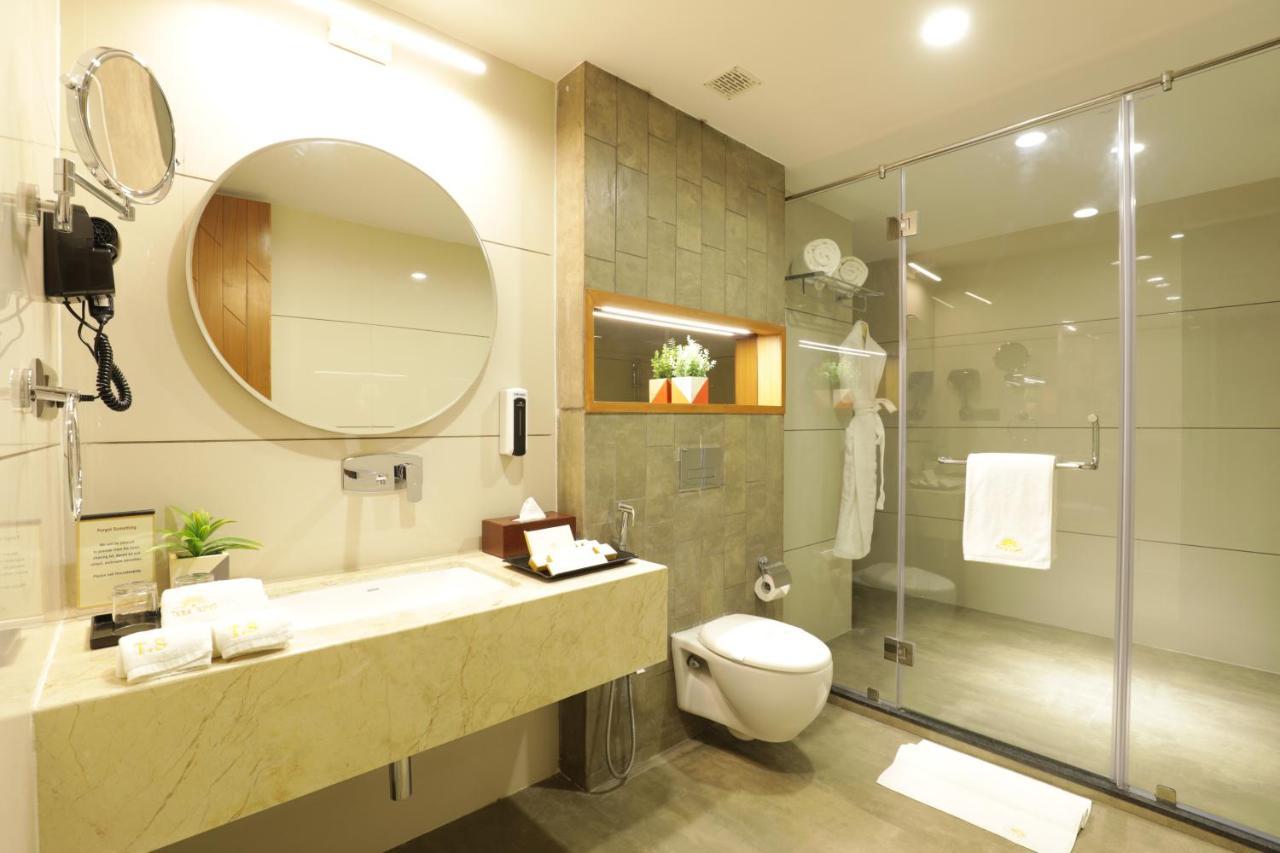 Tara Suns Hotel Vadodara Exterior photo