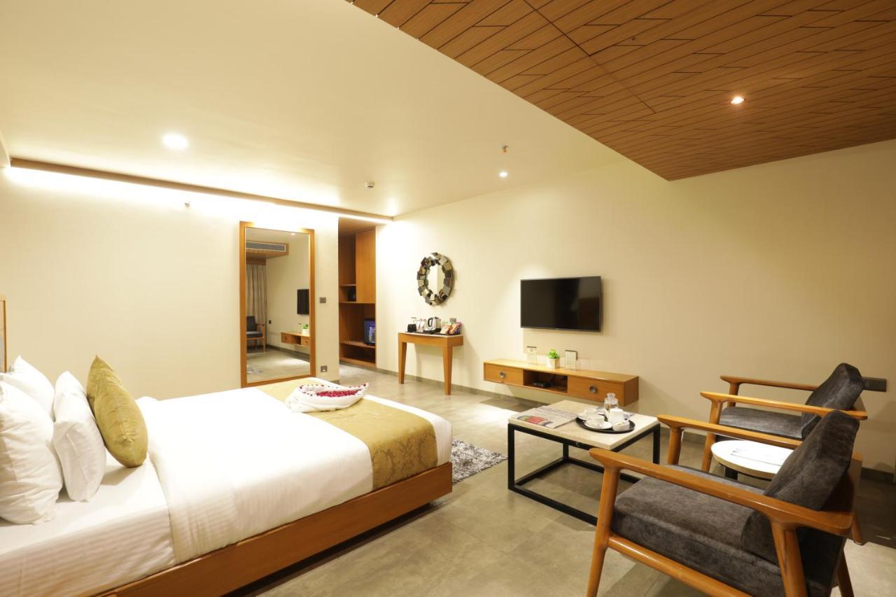 Tara Suns Hotel Vadodara Exterior photo
