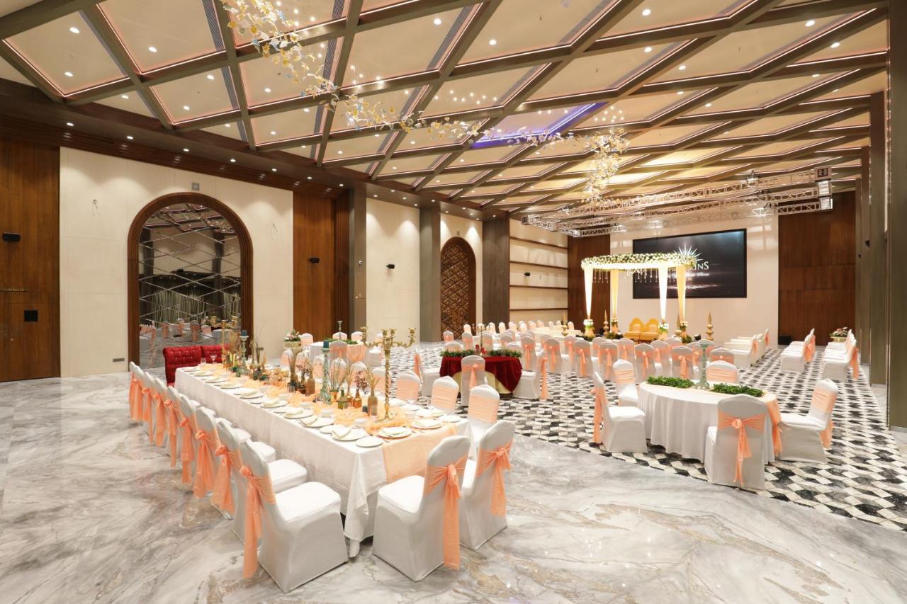 Tara Suns Hotel Vadodara Exterior photo