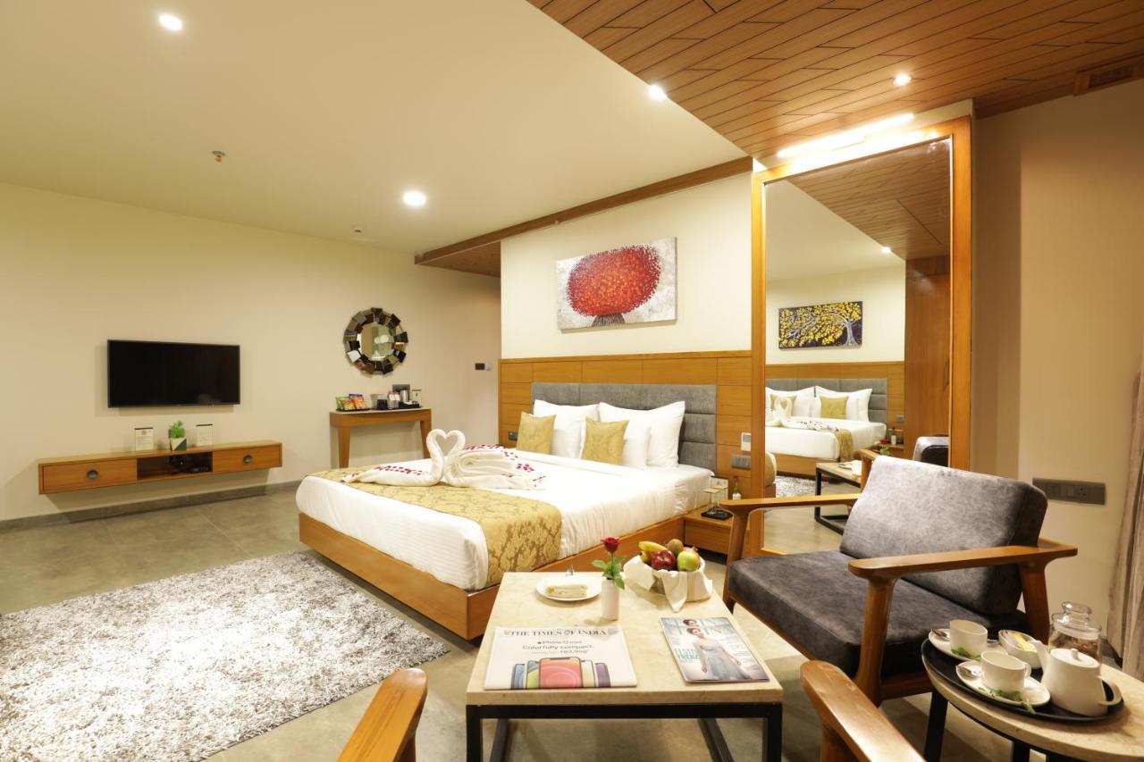 Tara Suns Hotel Vadodara Exterior photo