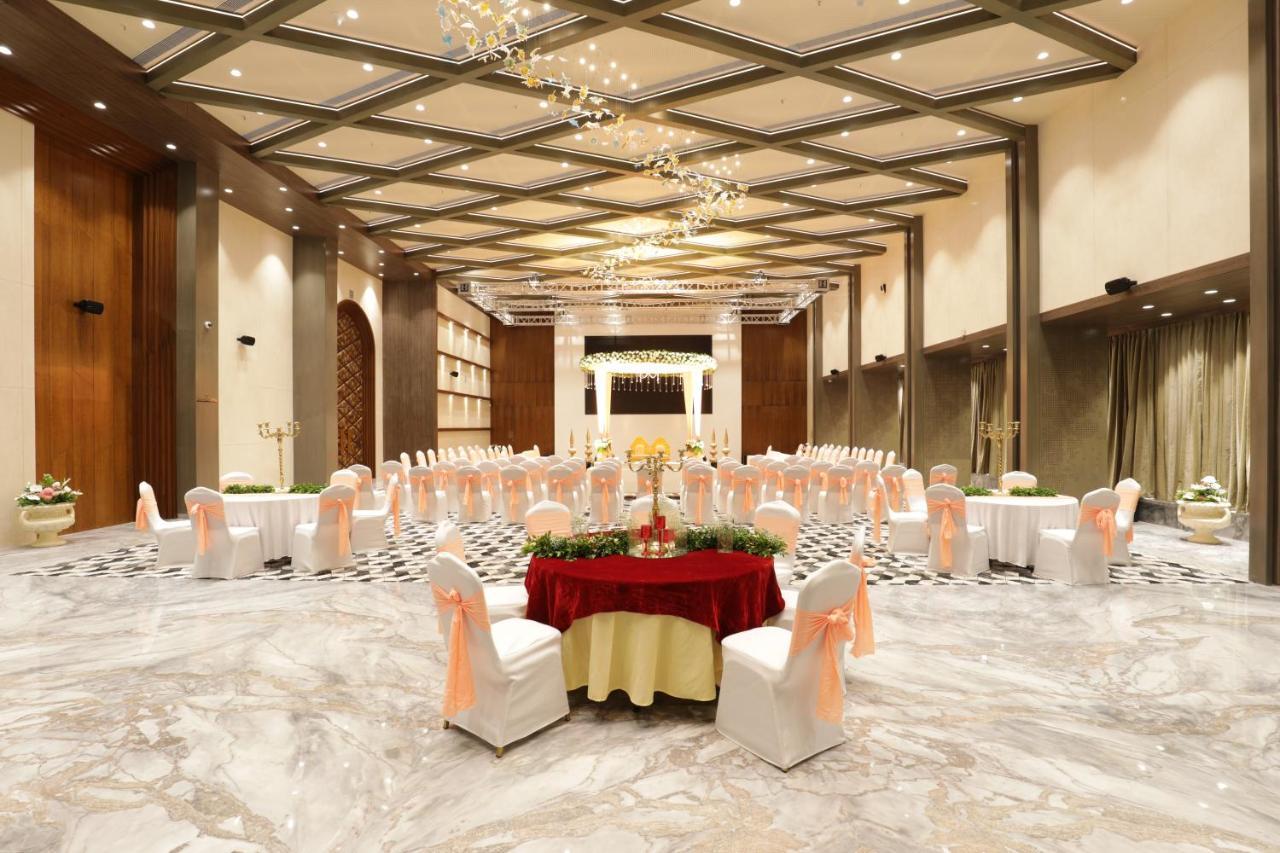 Tara Suns Hotel Vadodara Exterior photo