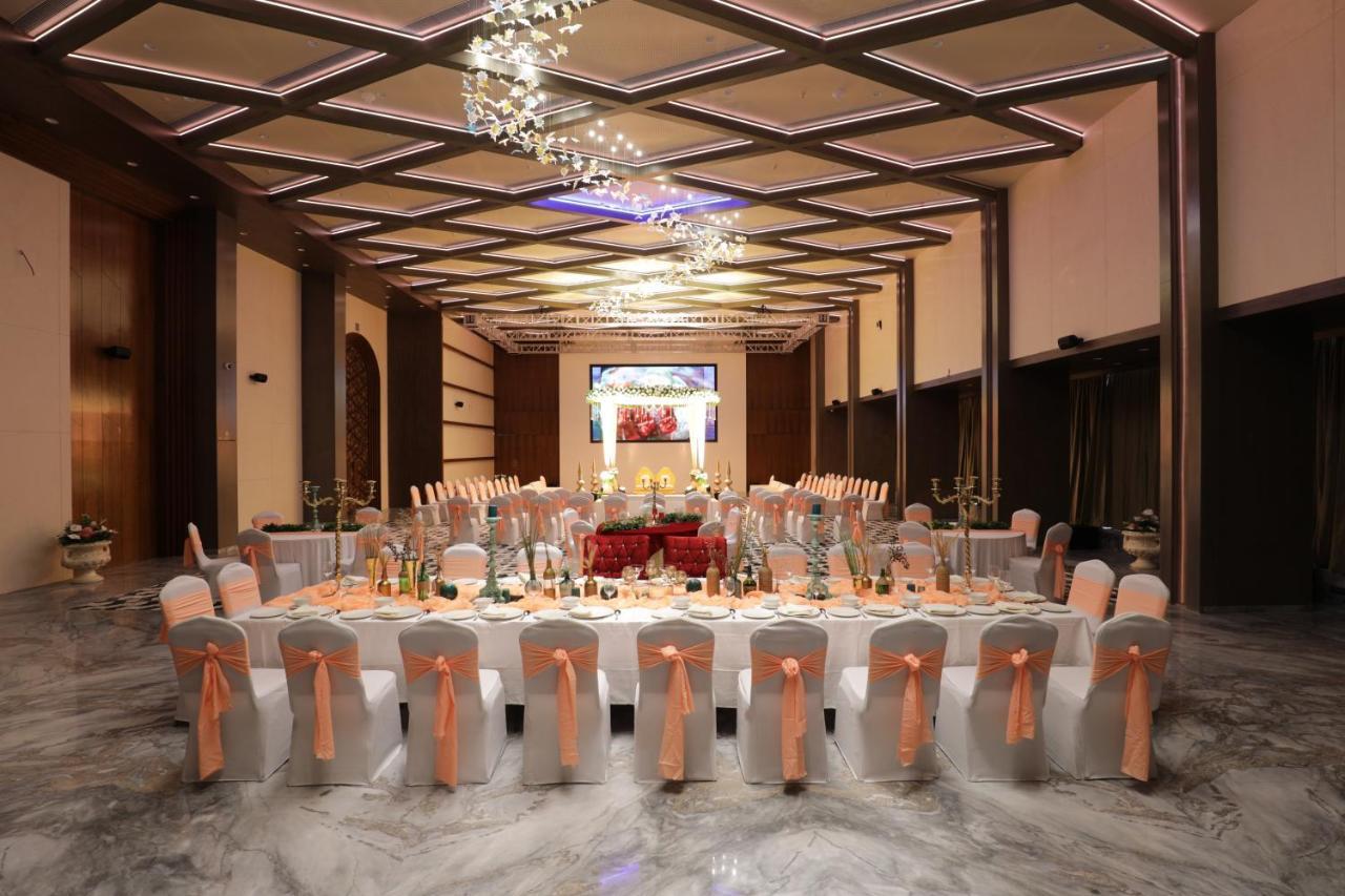 Tara Suns Hotel Vadodara Exterior photo