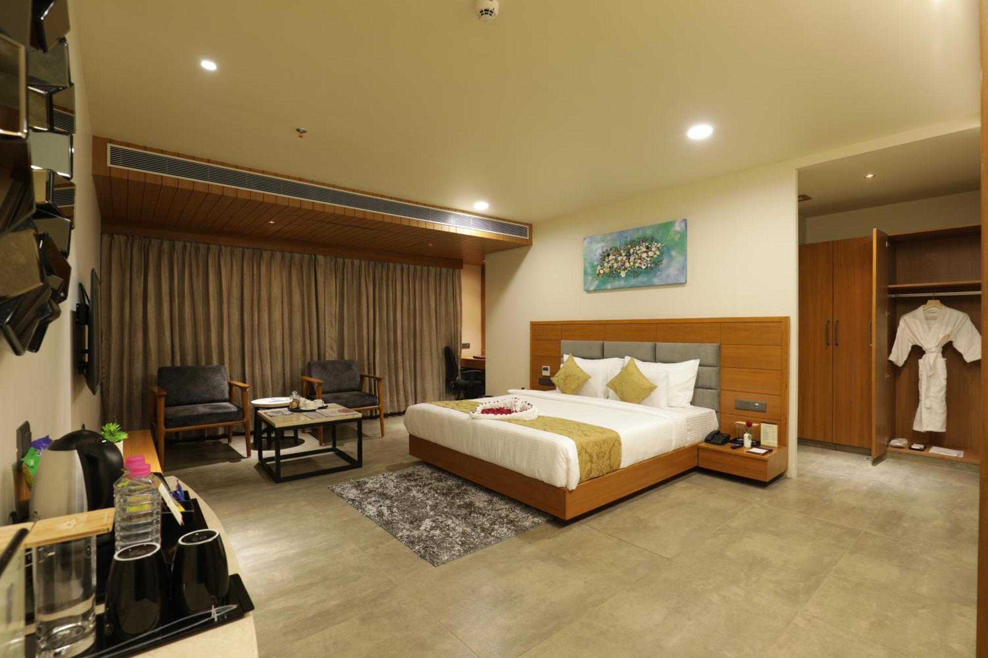 Tara Suns Hotel Vadodara Exterior photo