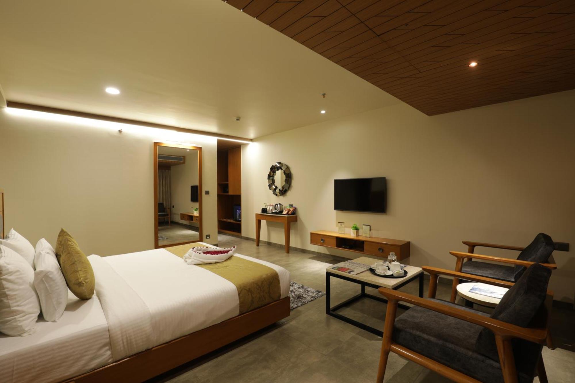 Tara Suns Hotel Vadodara Exterior photo