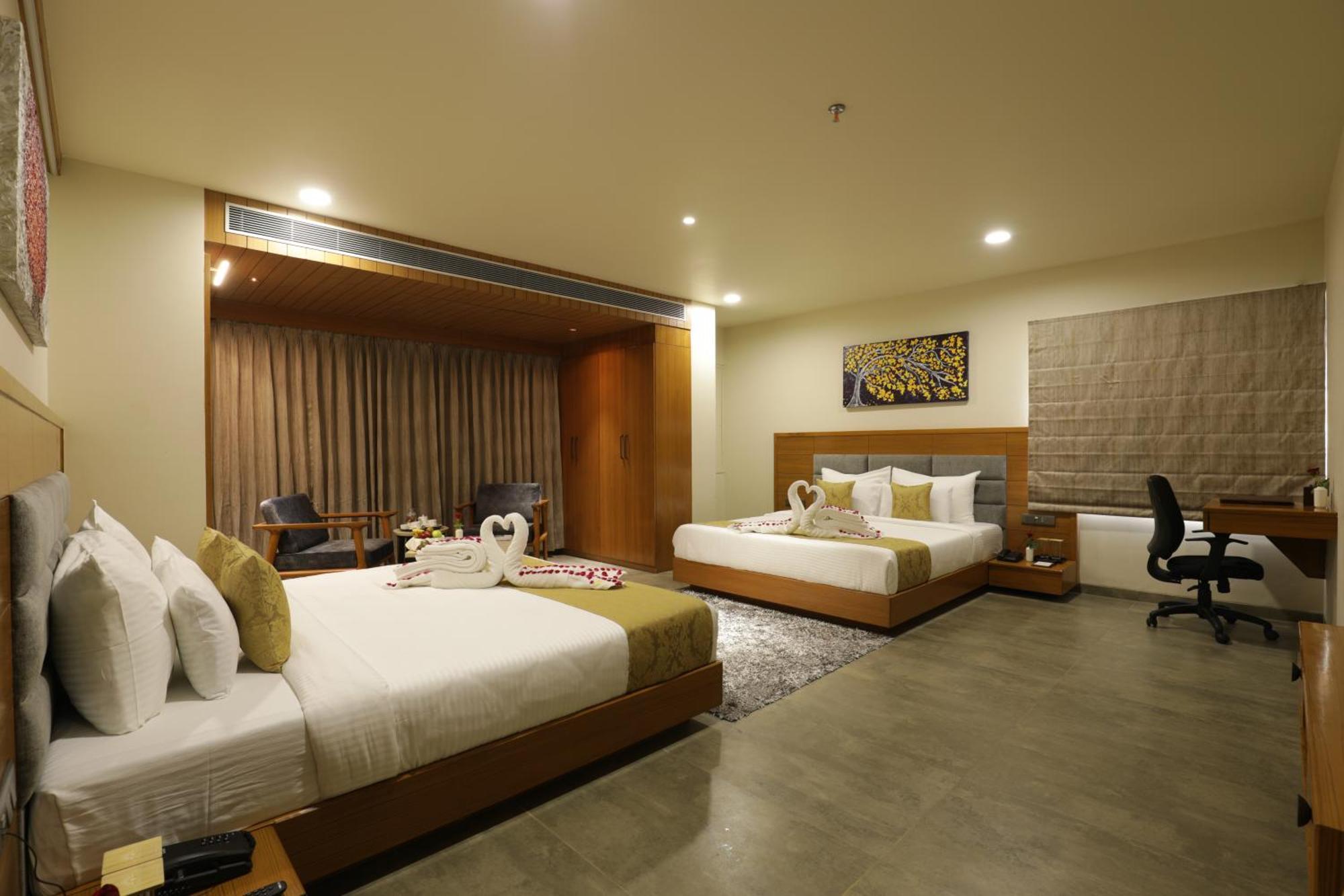 Tara Suns Hotel Vadodara Exterior photo